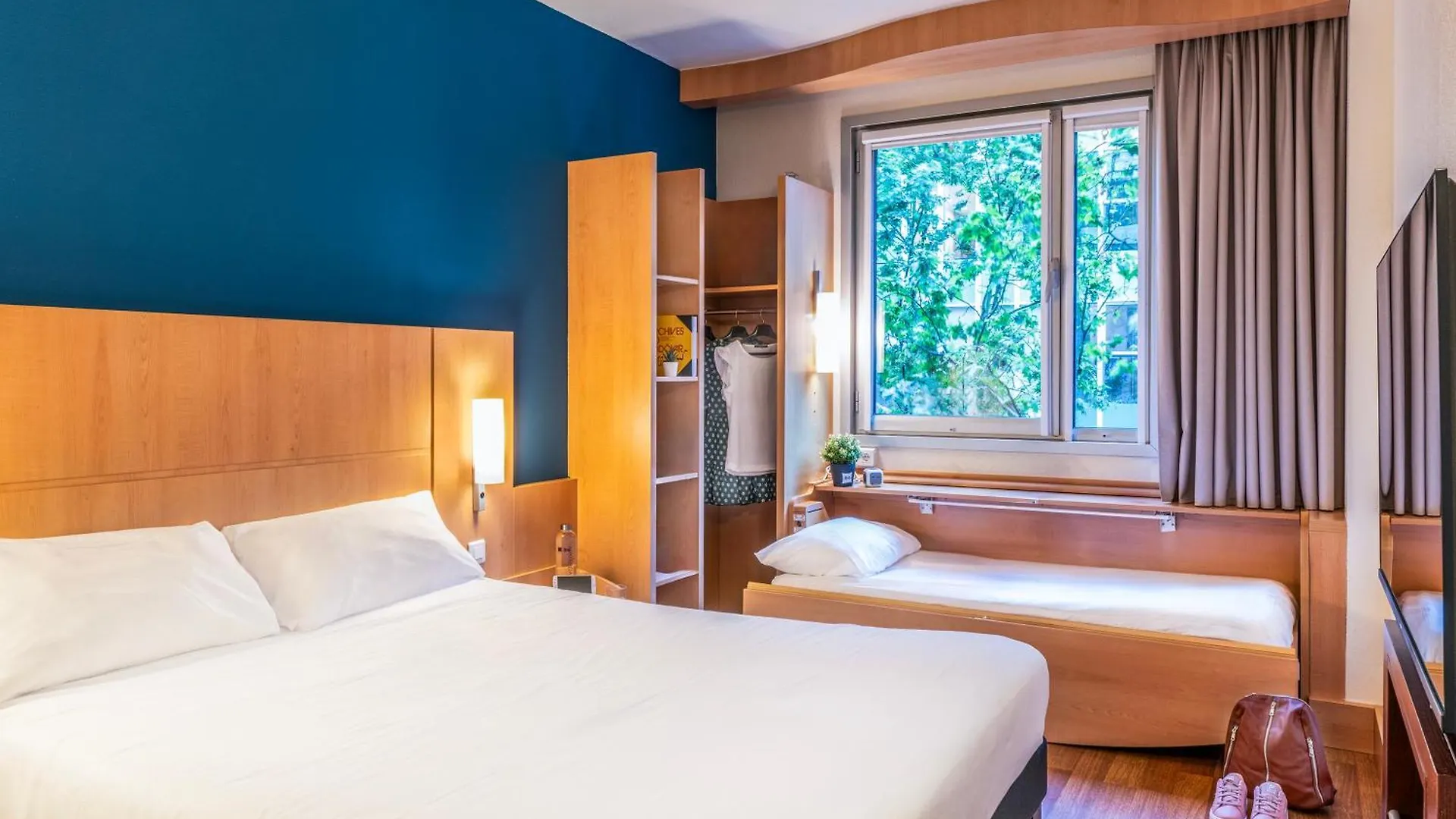 מלון Ibis Barcelona Plaza Glories 22@ 2*,  ספרד